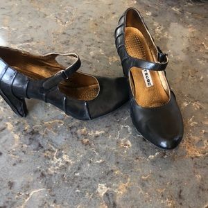 Leather heels great condition